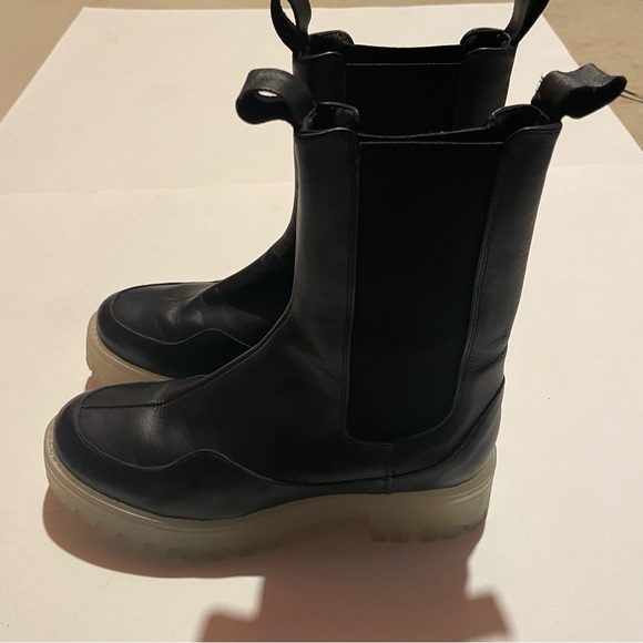 ASOS DESIGN Admire premium leather chunky chelsea boots in black and clear - Picture 6 of 10